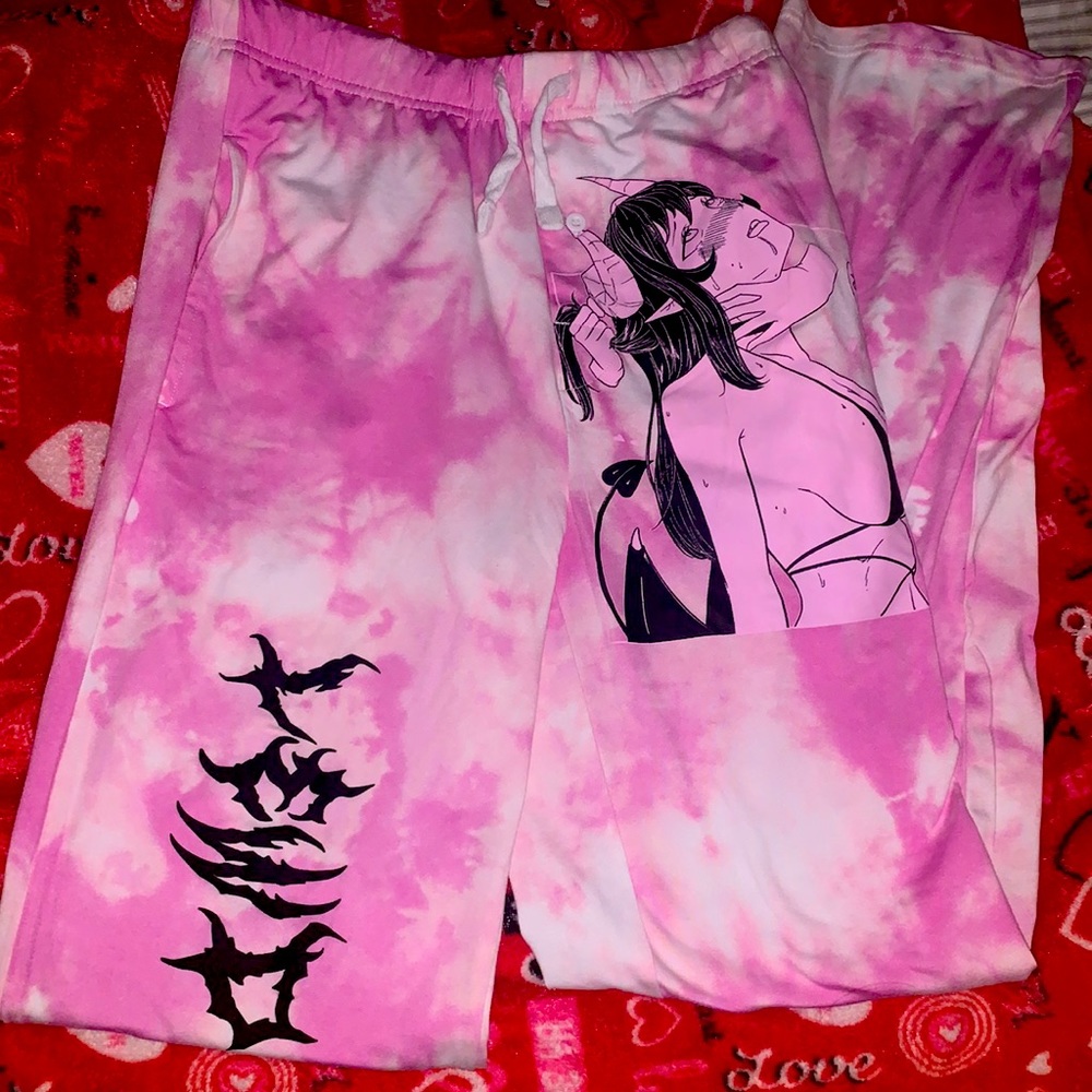 Pink tie dye graphic lounge pants!